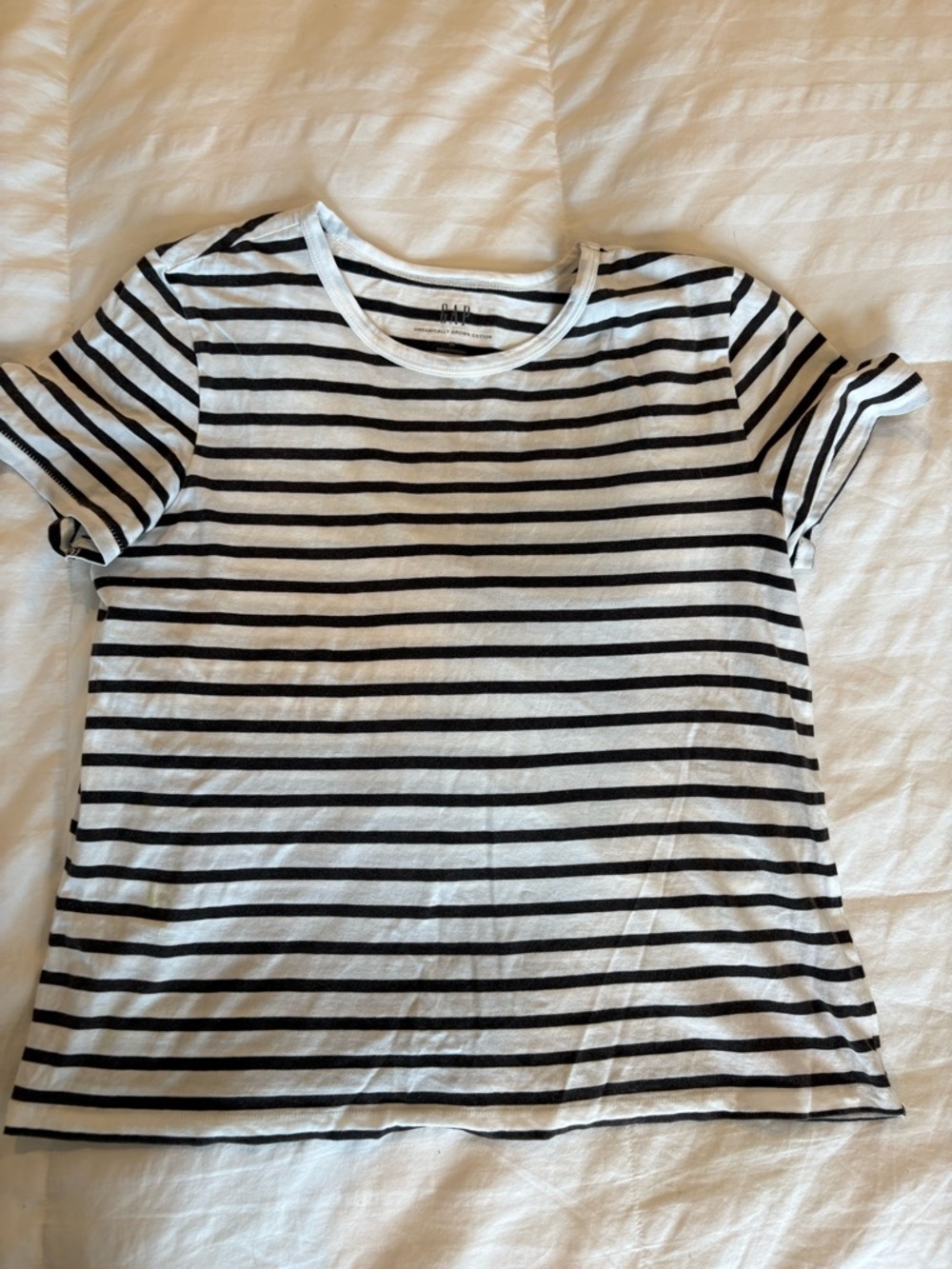 GAP White and Black Organic Cotton Tee Size M